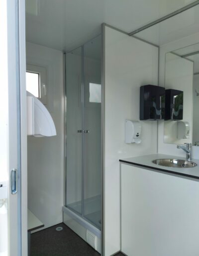 miet-ein-bad-innen-glas-dusche