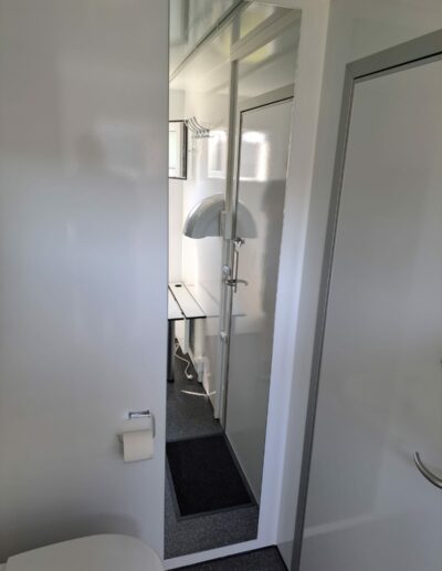 miet-ein-bad-innen-ganzkörperspiegel